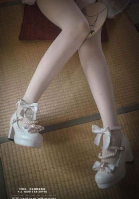 美女露出让男生揉的小说